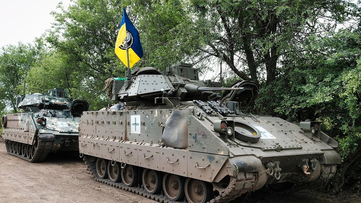Mỹ săn tìm phụ tùng cho thiết giáp Bradley của Ukraine