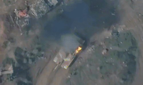 Drone Houthi thả lựu đạn, khiến xe tăng Abrams nổ khoang đạn
