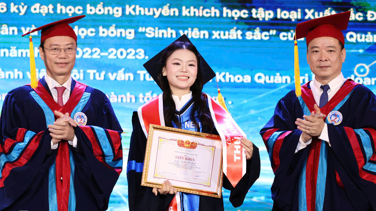 Kỷ lục 17 sinh viên Đại học Kinh tế Quốc dân tốt nghiệp điểm tuyệt đối