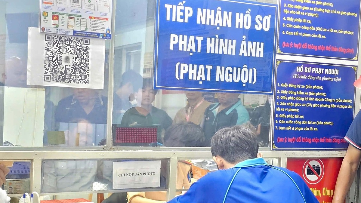 Nộp phạt nguội vi phạm giao thông: Vì sao chưa thể hoàn toàn trực tuyến?
