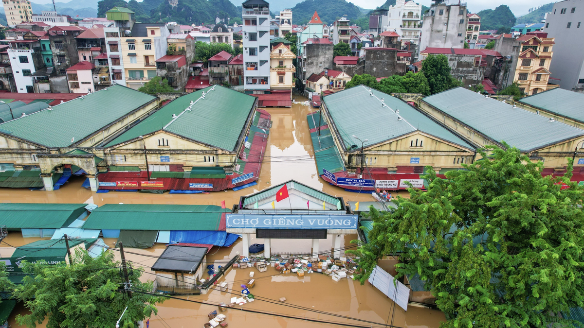 Lạng Sơn như biển nước nhìn từ trên cao