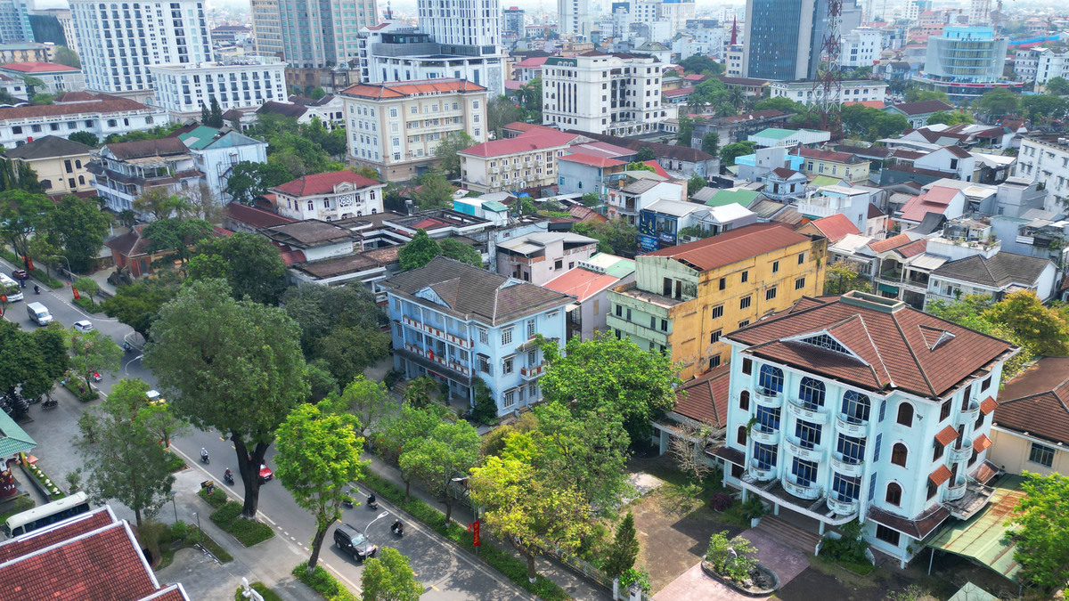 Huế đấu giá các khu đất có trụ sở bỏ hoang ven sông Hương