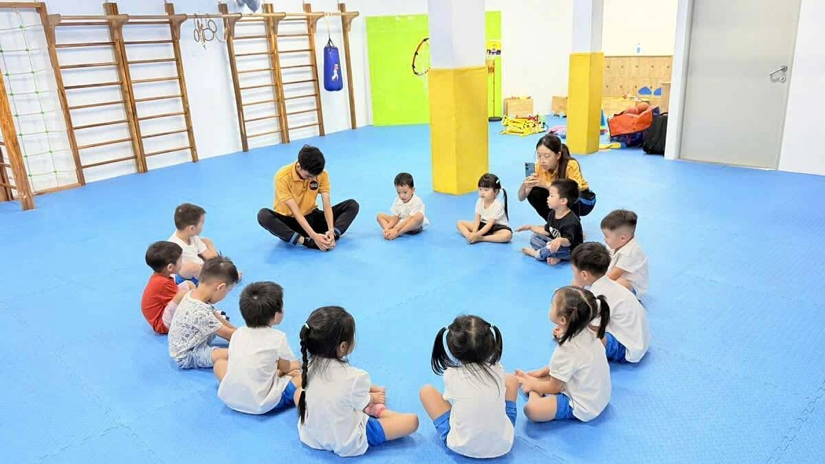 Trường mầm non 'quên' cho bé 2 tuổi ăn tối hơn một tháng