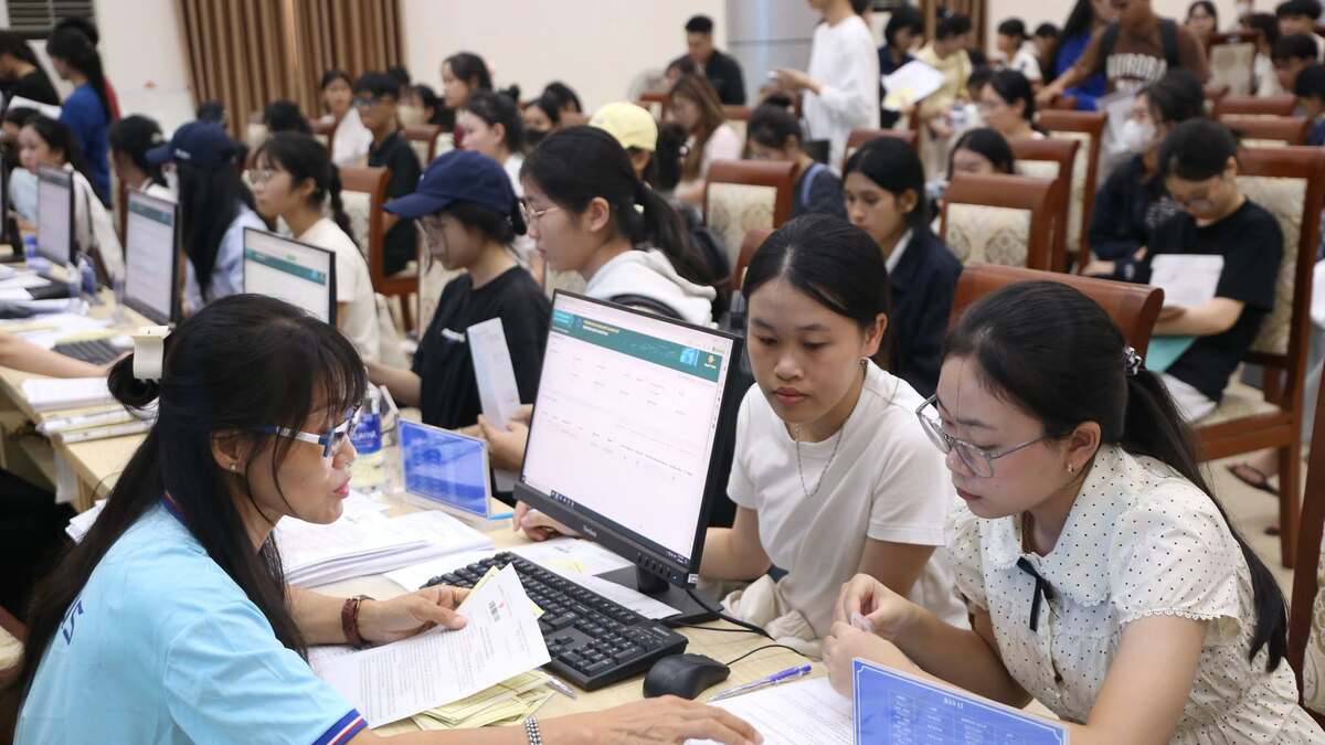 Cầm giấy báo trúng tuyển đến trường mới biết trượt đại học