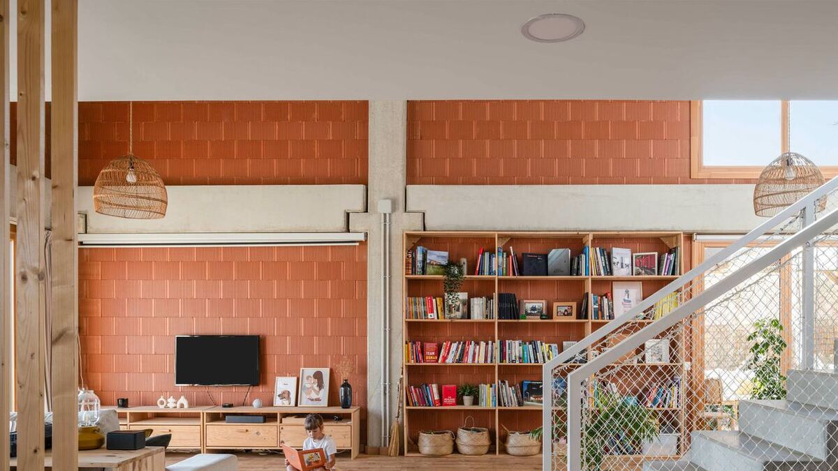 Nhà 310 m2 đưa gạch đất nung vào không gian hiện đại