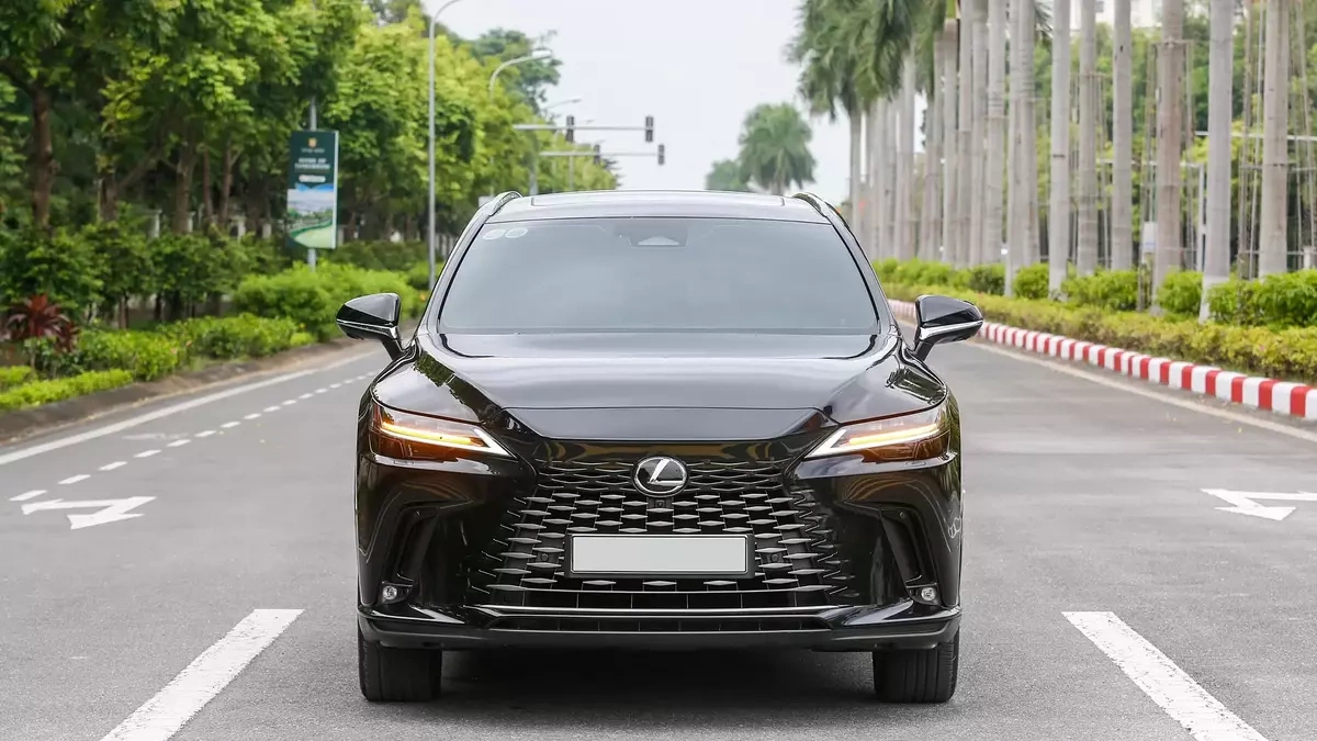 Lexus vượt Mercedes thành thương hiệu xe sang đắt khách nhất Việt Nam