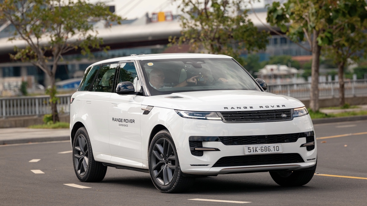 Có gì trên Range Rover Sport 2026 giá gần 6 tỷ đồng?