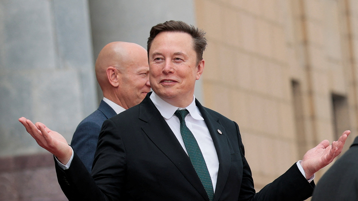 Elon Musk: Robot hình người sẽ 'tự sản xuất chúng' trong thập kỷ này