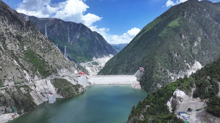 China operates the world's tallest hydroelectric dam