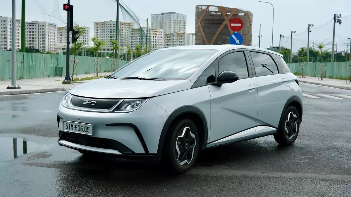 Nữ có nên mua BYD Dolphin cho vợ đi chợ, đón con?