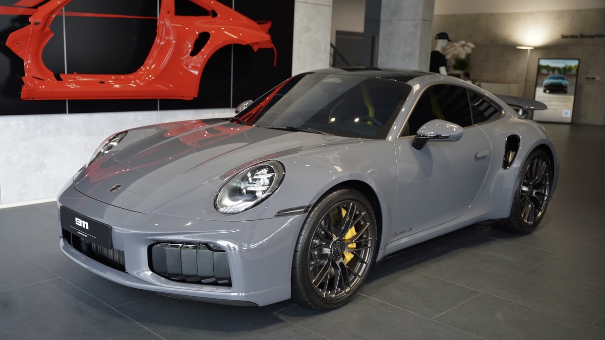 Những gì tạo nên mức giá gần 20 tỷ đồng của Porsche 911 Turbo S 2026?