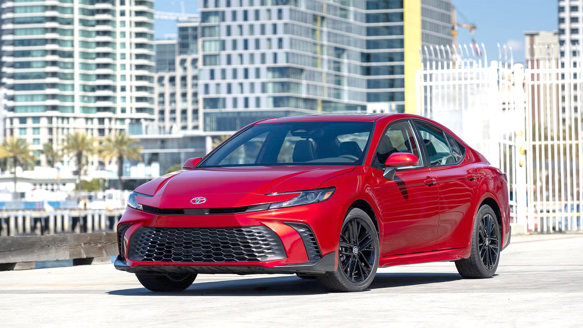 Toyota ra mắt Camry 2027 giá từ 29.700 USD