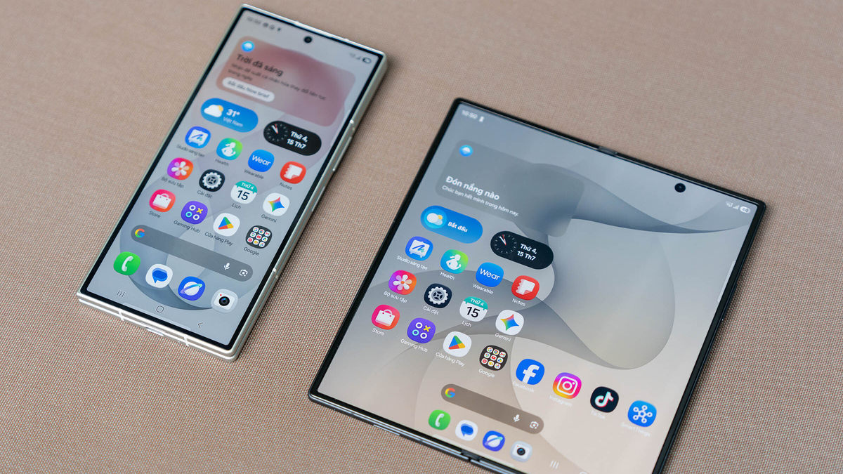 Cách Samsung thu hẹp khoảng cách giữa smartphone dạng thanh và gập