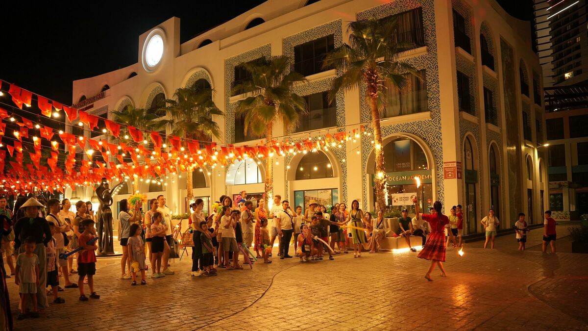 Nhiều hoạt động giải trí đêm cho du khách tại Alora Nha Trang