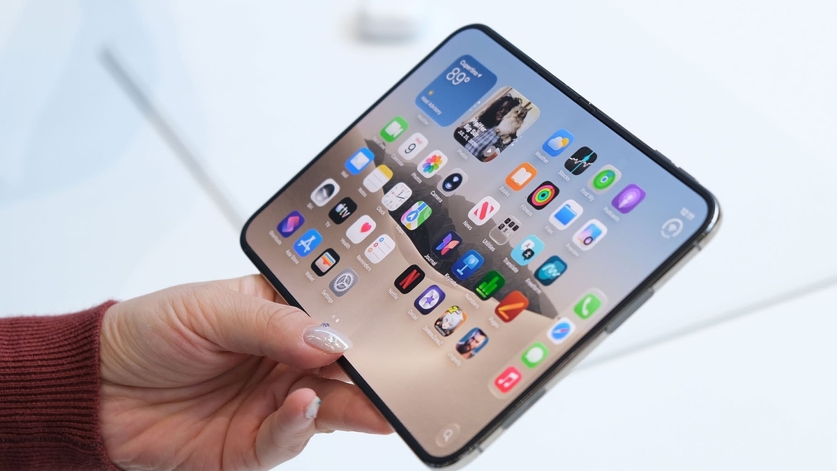 iPhone lần đầu có giá trăm triệu đồng tại Việt Nam