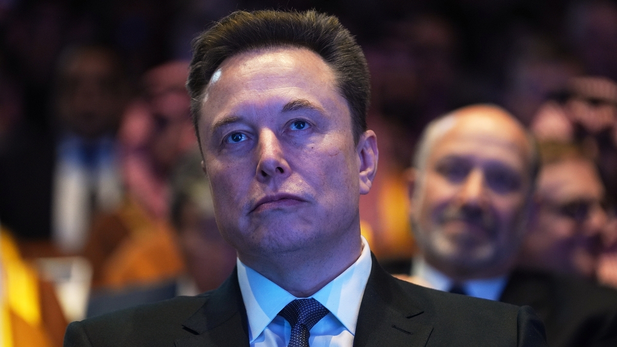 Elon Musk dùng X khuấy đảo chính trường Anh