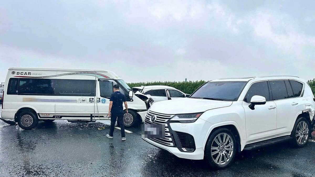 Chặn đầu xe trên cao tốc Pháp Vân - Cầu Giẽ gây tai nạn liên hoàn