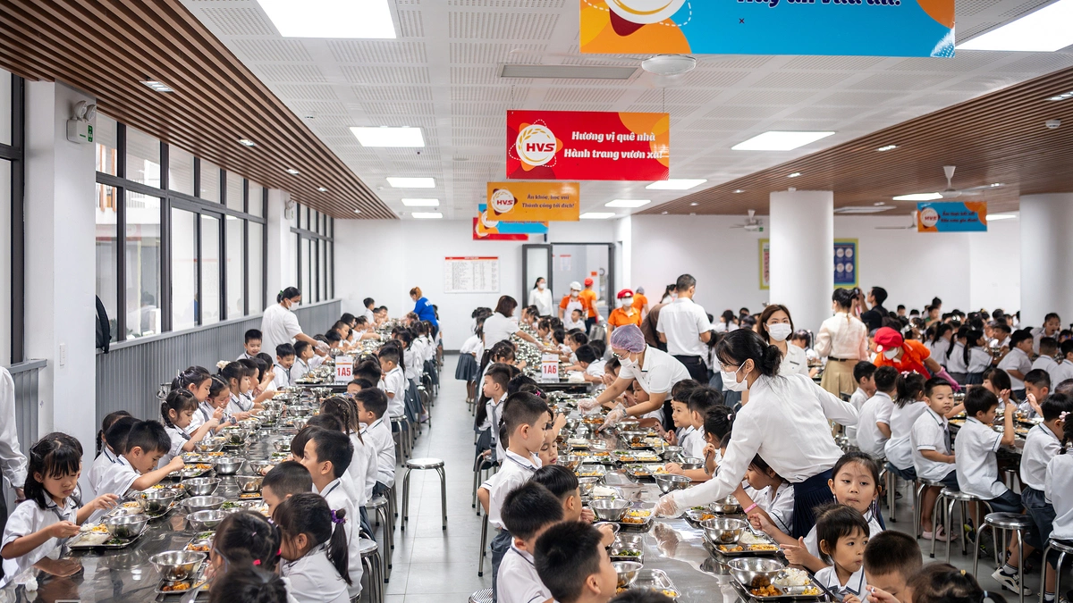 Hà Nội Dự Kiến Tăng Trần Tiền Ăn Bán Trú Lên Tối Đa 50.000 Đồng: Thầy Cavin Chia Sẻ Góc Nhìn Giáo Dục Toàn Diện cva of 1790061881 6464 1790061986