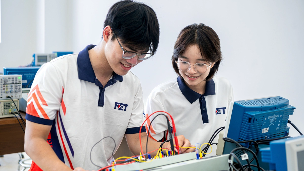 Điểm sàn nhận học bổng 3,7 - 5,5 triệu đồng ngành Kỹ thuật - Công nghệ: Góc nhìn từ Thầy Cavin wm1 wm1 vnu 1790053954 7794 1790053997