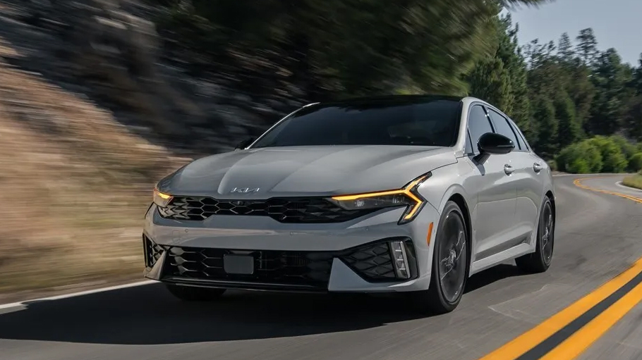 Kia K5 tăng giá, bỏ bản cao cấp nhất