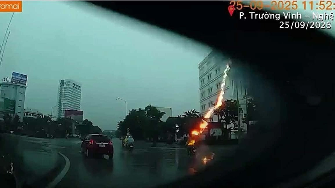 Tránh tự biến mình thành "cột thu lôi" khi giông sét