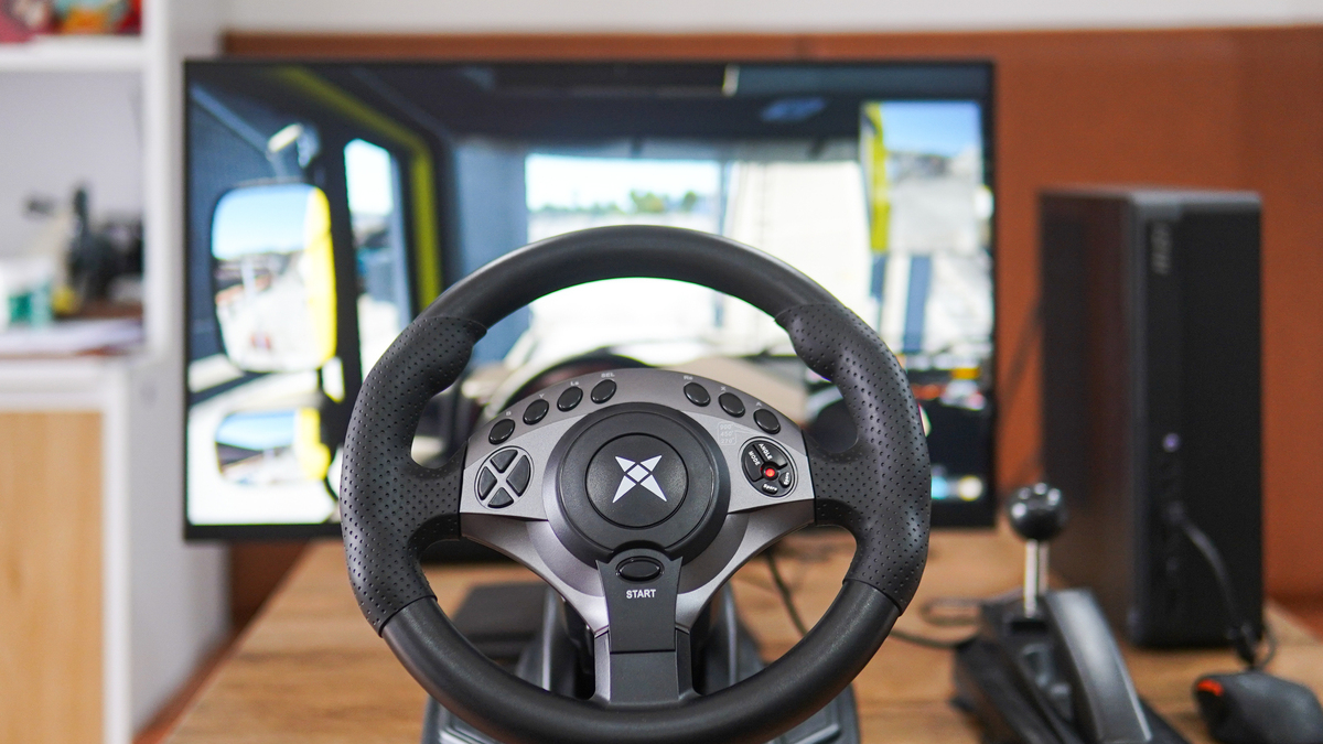 Vô lăng gaming 2 triệu đồng thu hút người mua tập lái