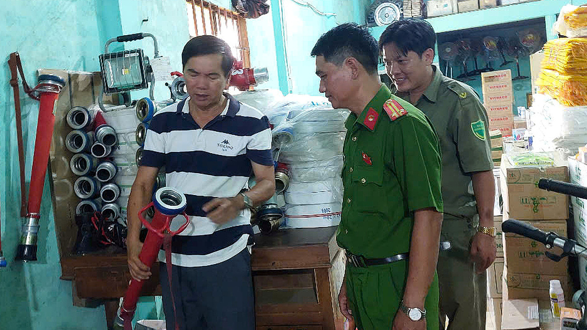Đội chữa cháy tiền tỷ của lão nông Đồng Tháp