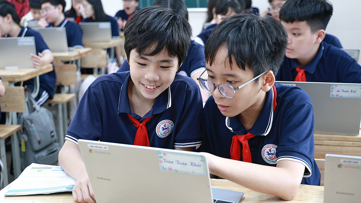 Trường công Hà Nội tiên phong 100% học sinh dùng laptop: Đột phá lớp học số và góc nhìn Thầy Cavin wm1 wm1 tuu8925 1790830926 3410 1790831065