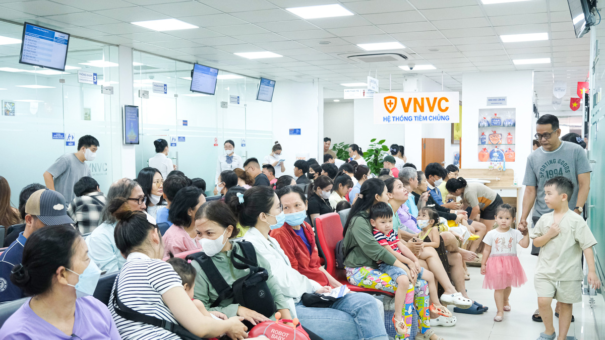 Hơn 100.000 trẻ tiêm vaccine tay chân miệng