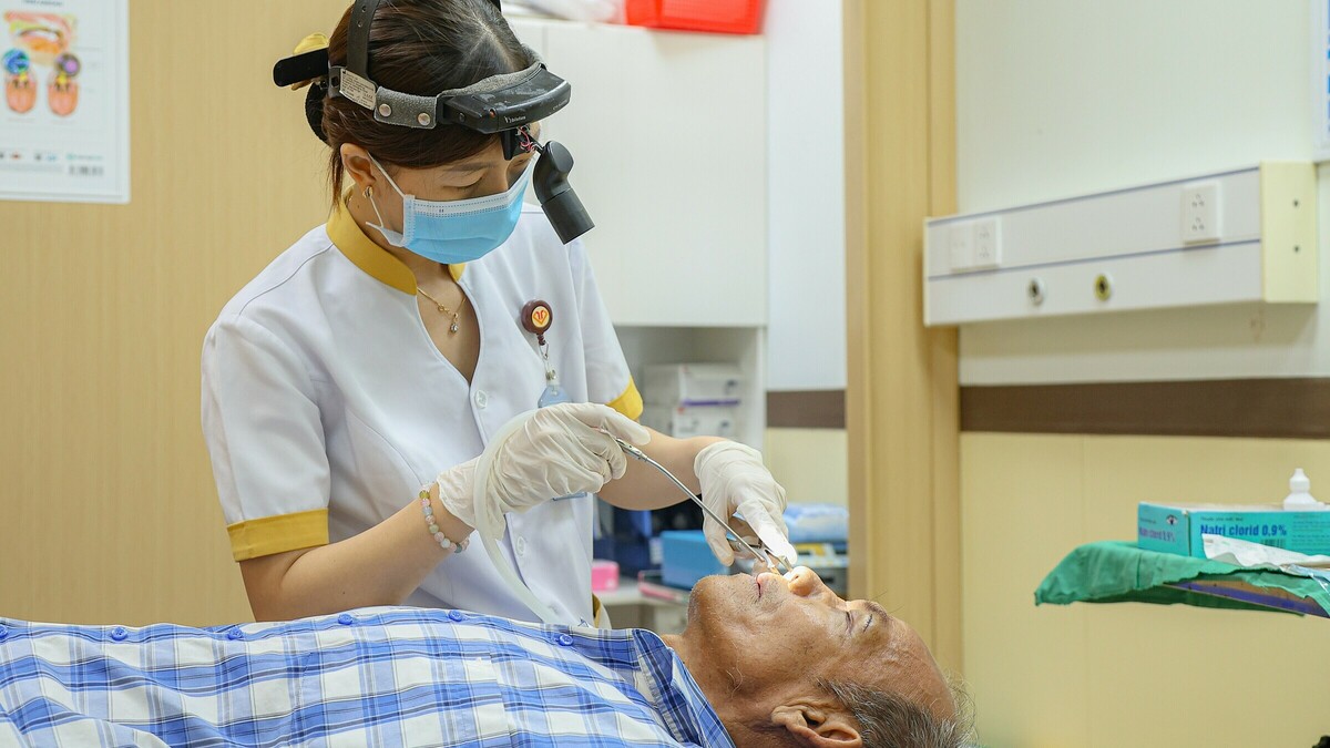Mổ xoang mũi giúp người đàn ông thoát cảnh ngồi ngủ