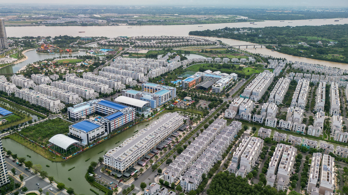 Giá sơ cấp nhà liền thổ TP HCM giảm 33%