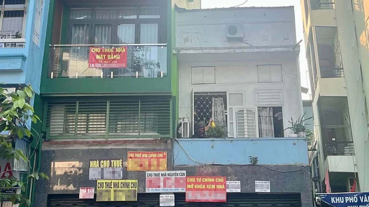 Nhiều người bán nhà để thoát gánh nặng lãi vay