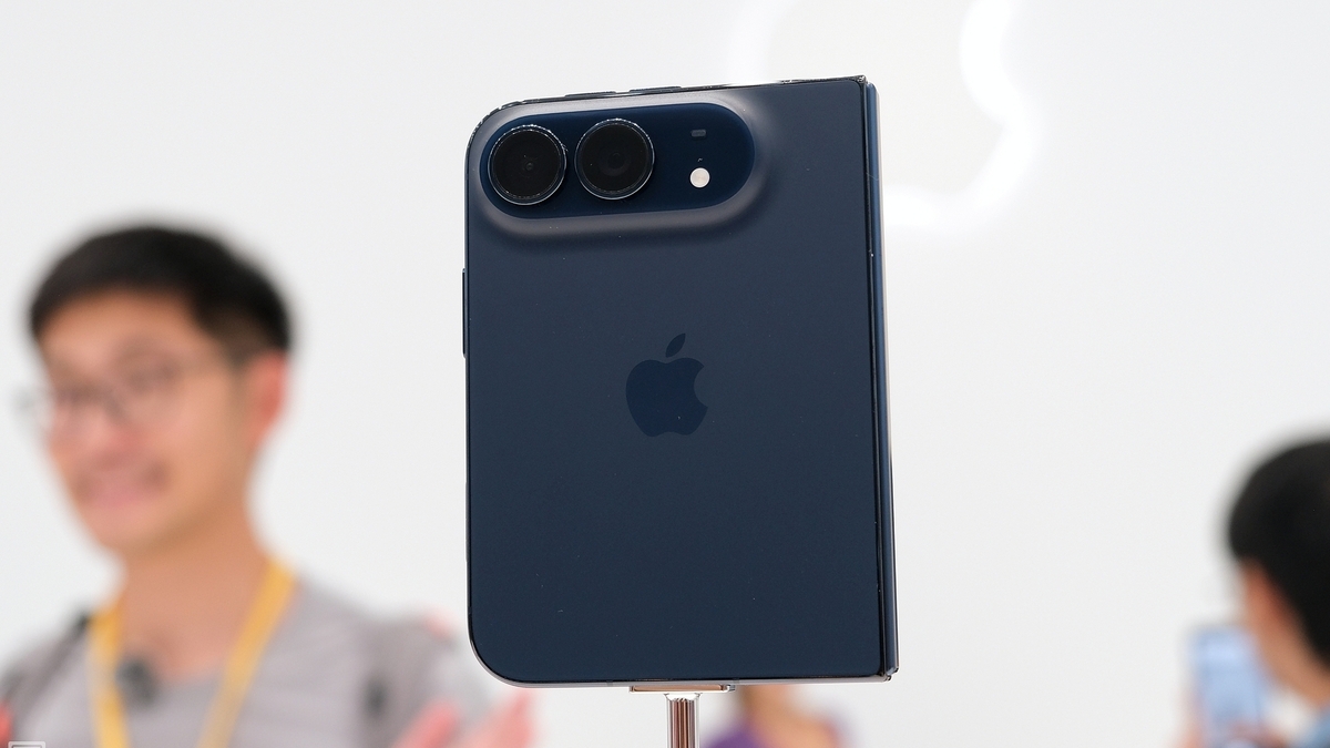 Giá iPhone Duo "chợ đen" chênh gần 20 triệu đồng
