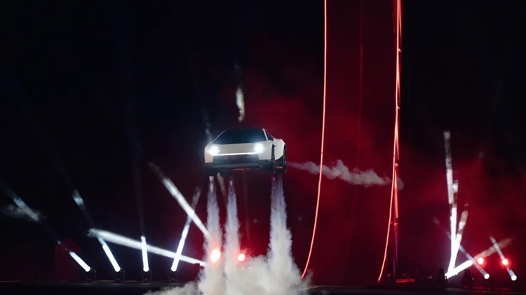 Xe bay Tesla - màn trình diễn hay công nghệ tương lai?