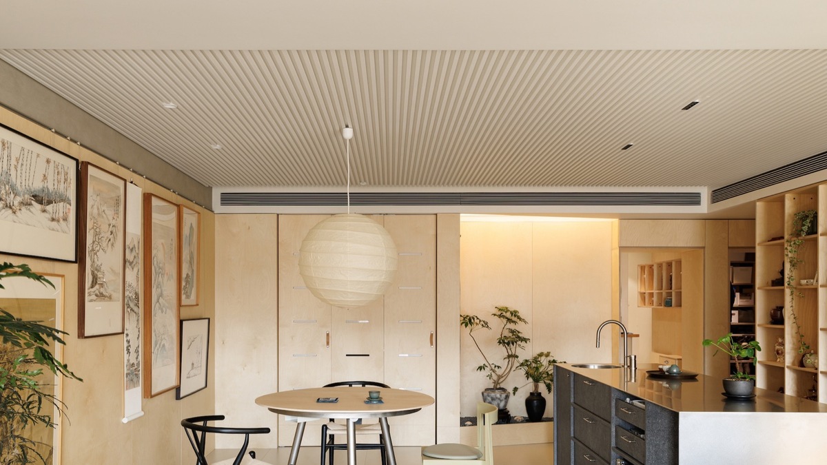 Bỏ hai phòng ngủ để "nới" căn hộ 120 m2 cho bố mẹ nghỉ hưu