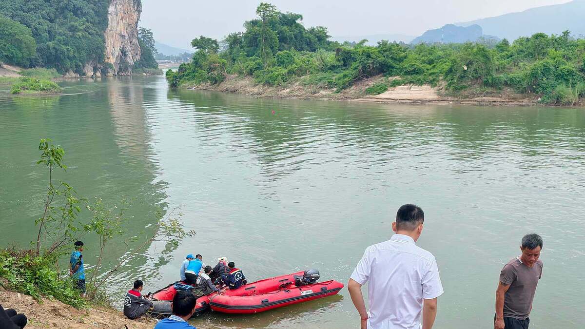Huy động người nhái, flycam tìm hai nam sinh mất tích trên sông Mã