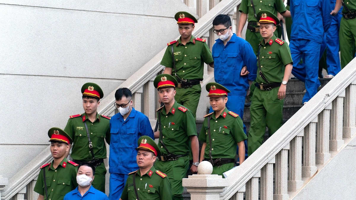 Hai cựu công an trong 'tổ tư vấn' khai không biết Mr Pips làm ăn phi pháp