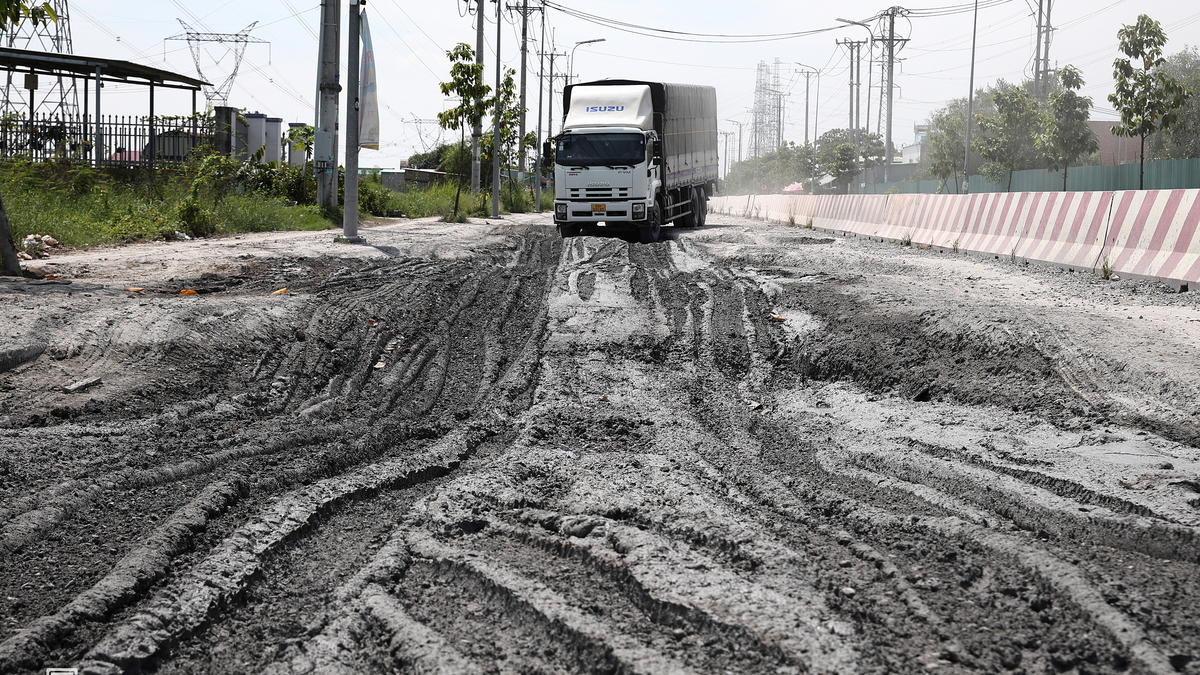 'Ổ voi' bủa vây đường vào khu công nghiệp ở Tây Ninh